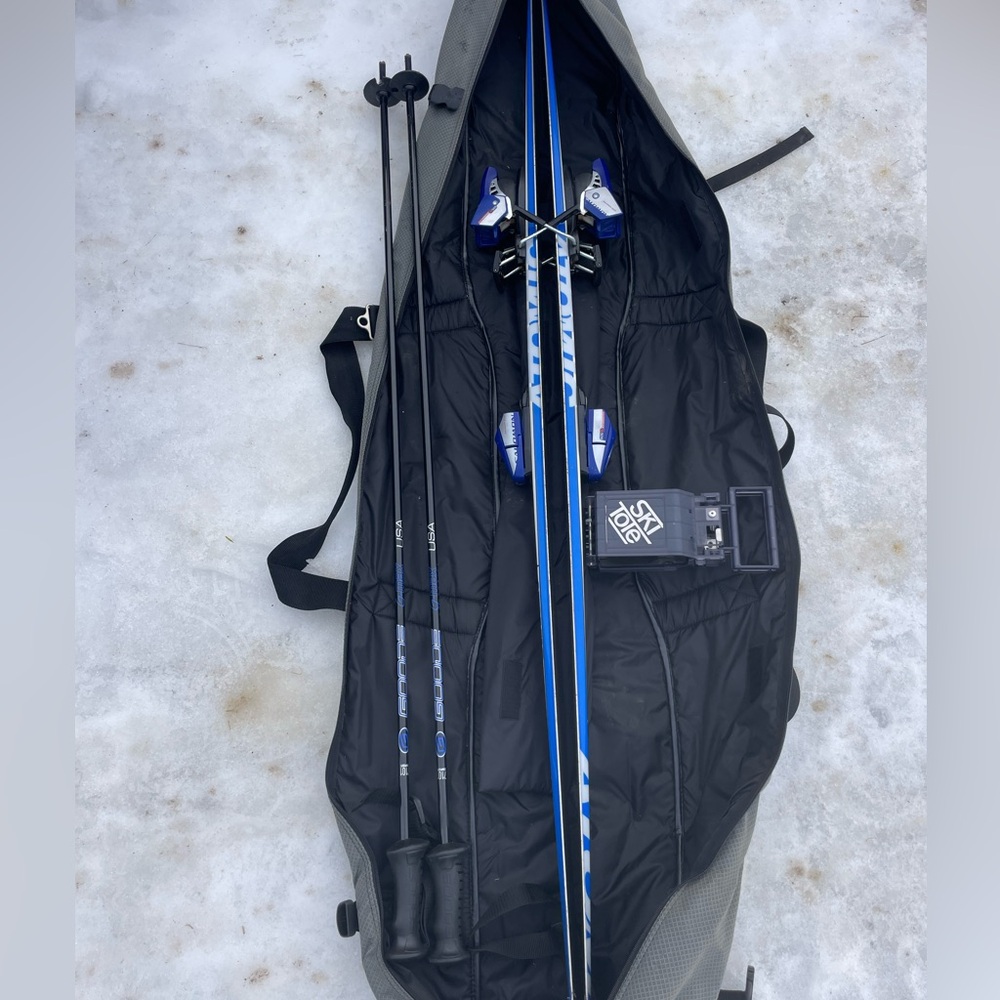 C509 Salomon Snow Skis, Bindings, 4 Poles & Storage Bag